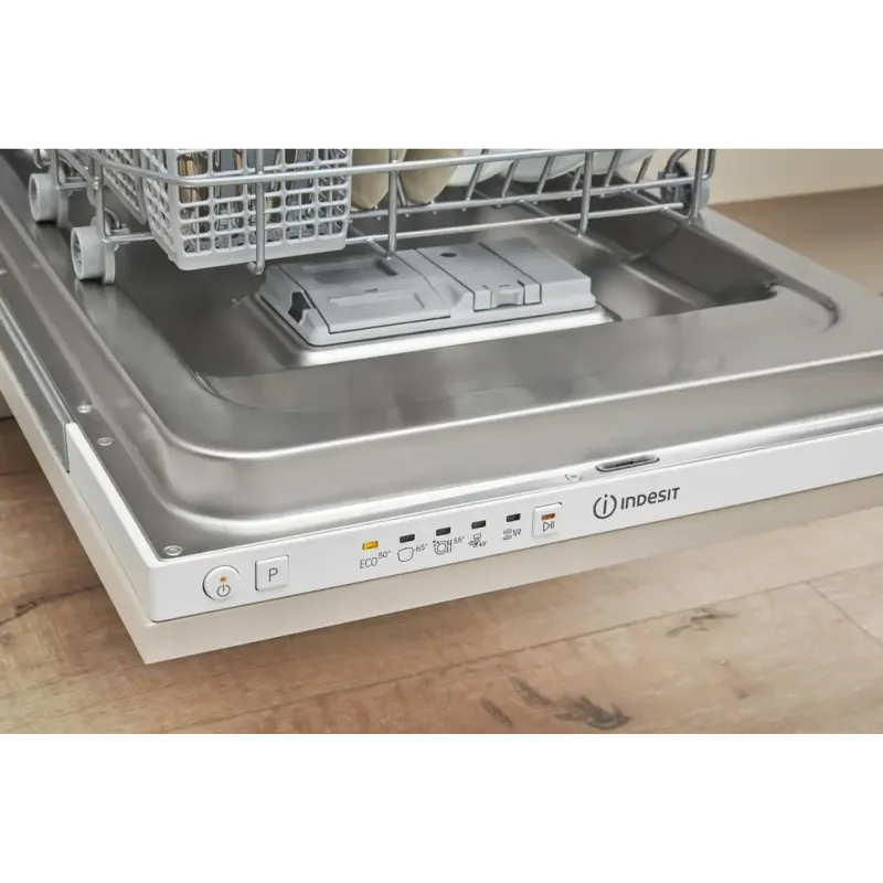 Встраиваемая посудомоечная машина Indesit DSIE 2B10