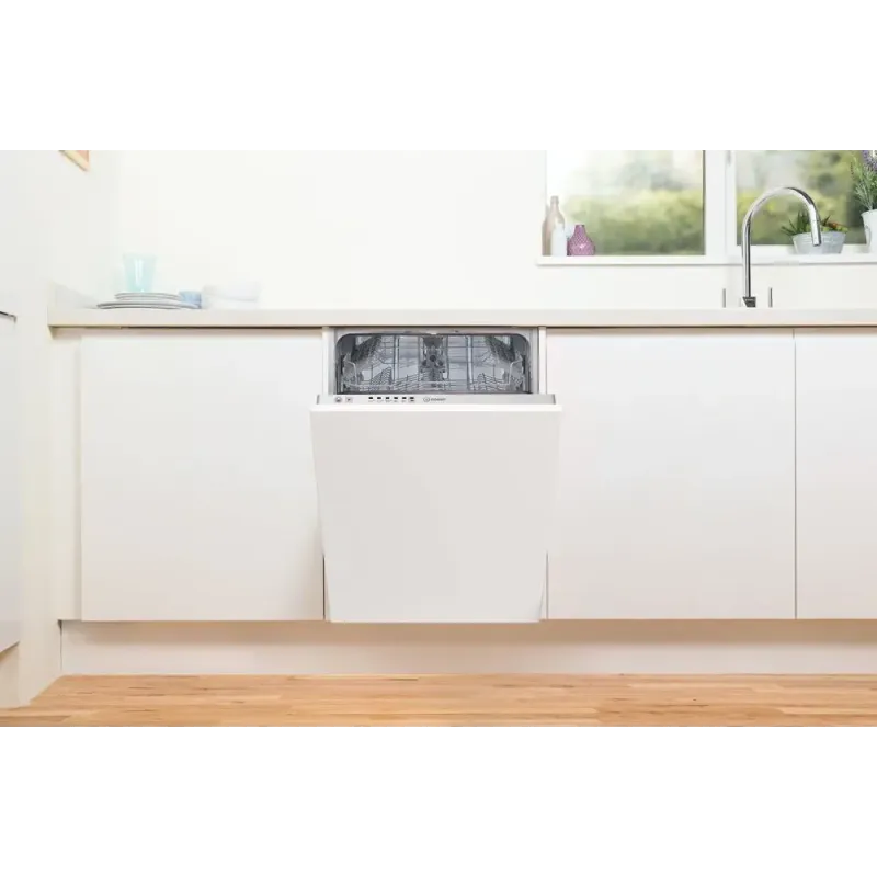 Встраиваемая посудомоечная машина Indesit DSIE 2B10