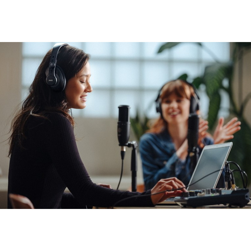AKG  K371
