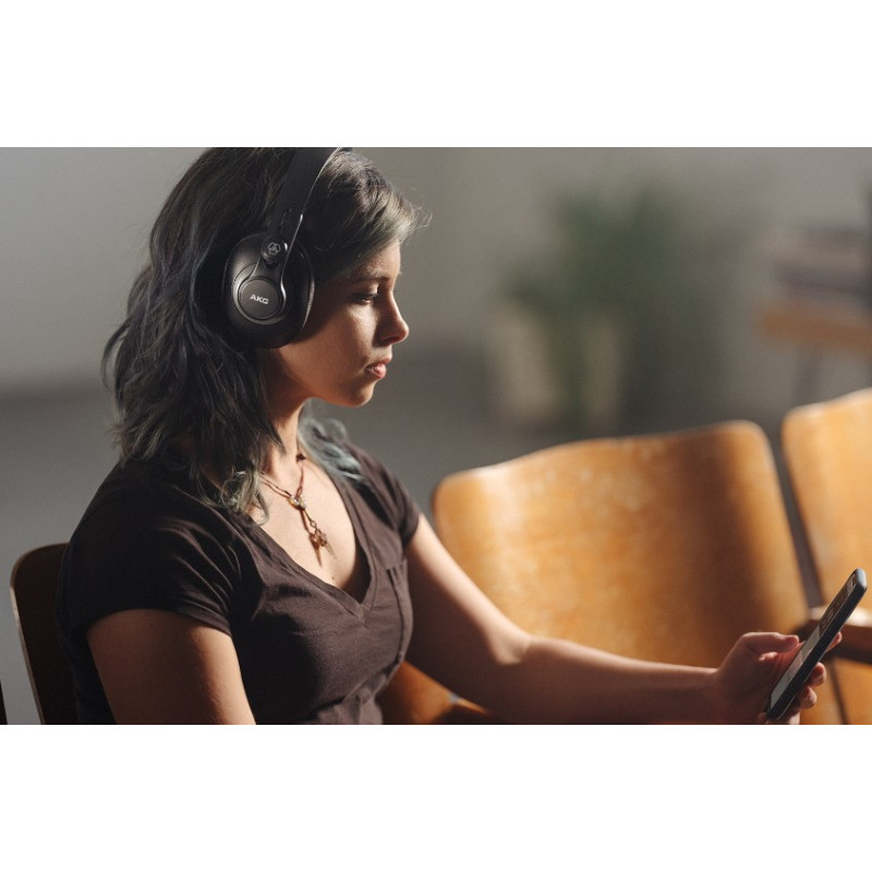 AKG  K371