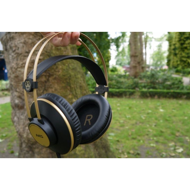 AKG K92