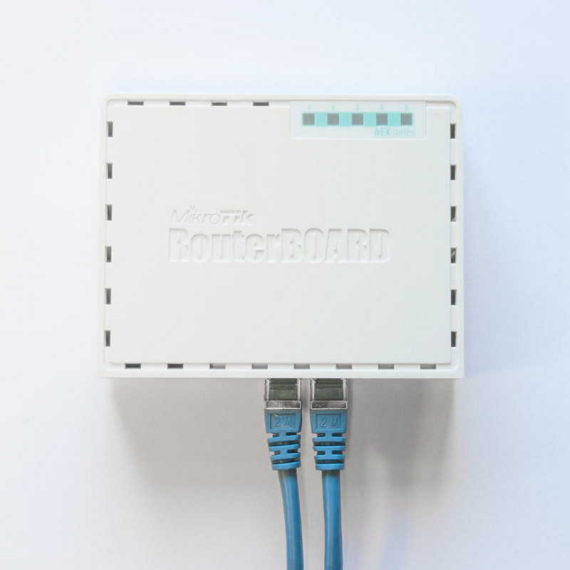 Mikrotik hEX (RB750Gr3)