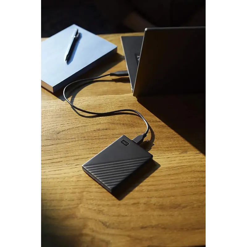 Внешний жесткий диск WD My Passport 4 TB Black (WDBPKJ0040BBK-WESN)
