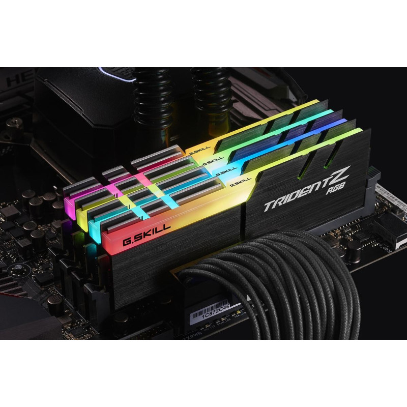 Оперативна пам'ять G.Skill DDR4-4000 16384MB PC4-32000 (Kit of 2x8192) Trident Z RGB (F4-4000C18D-16GTZRB)