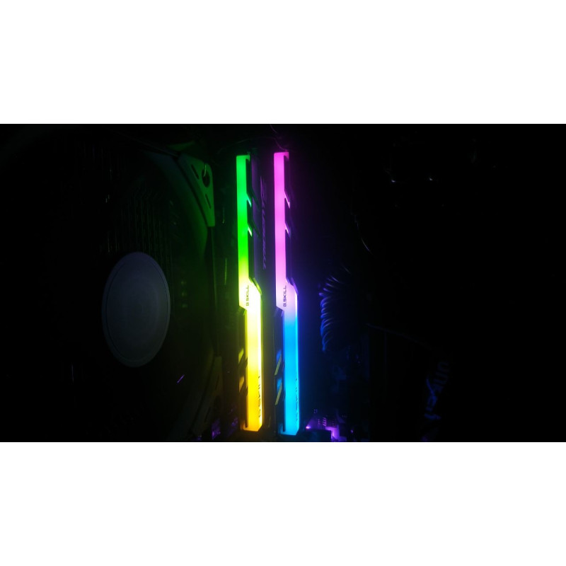 Оперативна пам'ять G.Skill DDR4-4000 16384MB PC4-32000 (Kit of 2x8192) Trident Z RGB (F4-4000C18D-16GTZRB)