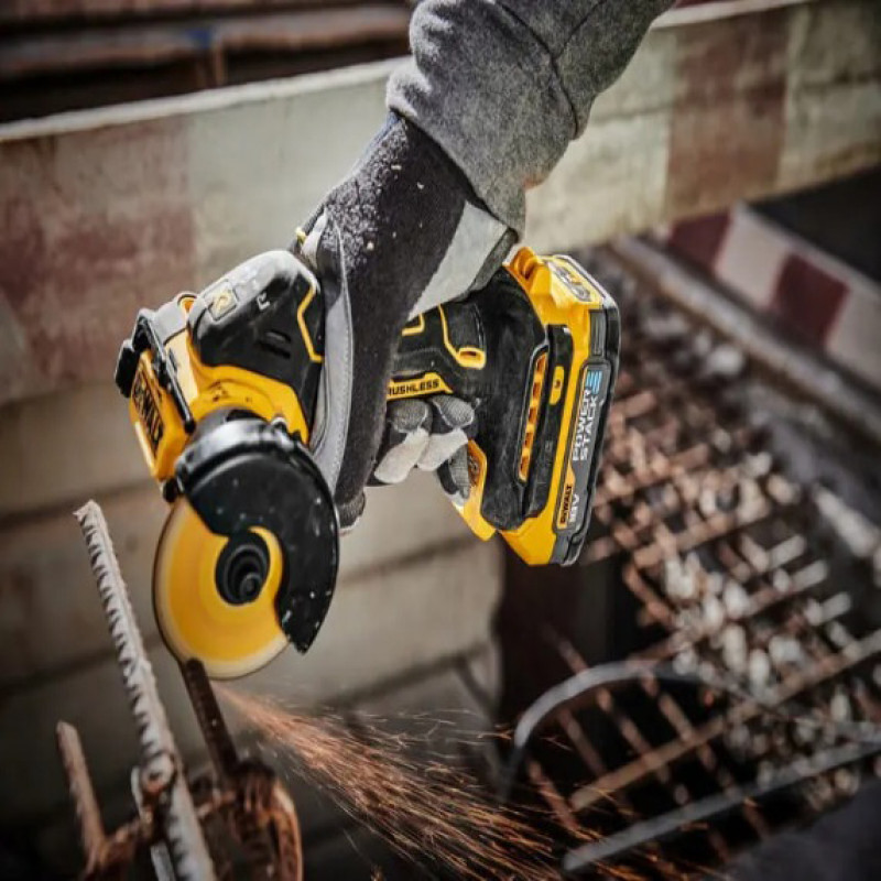 Дисковая пила DeWALT DCS438N