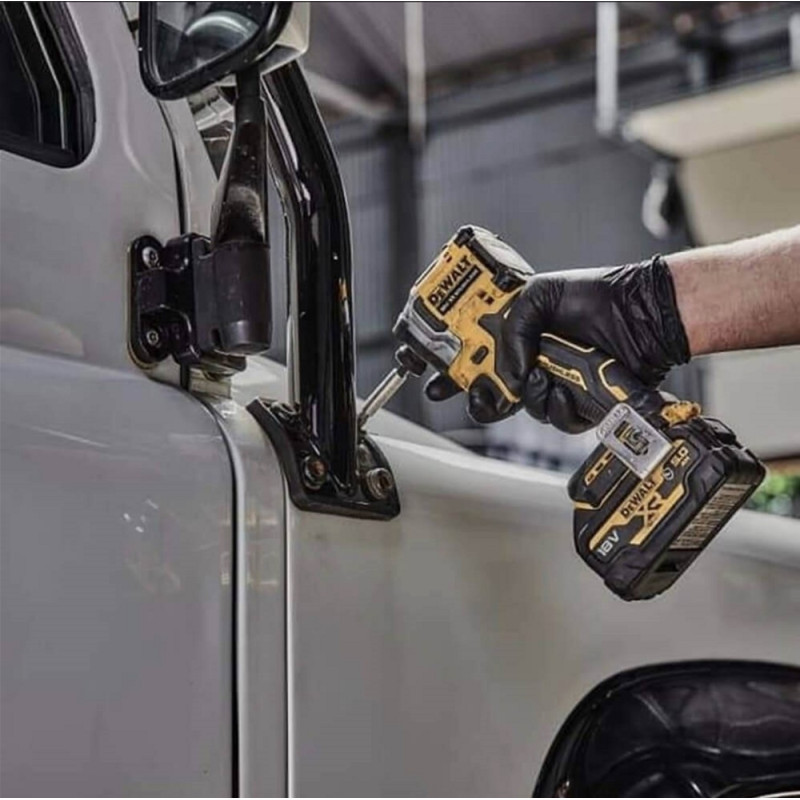 DeWALT DCF850N