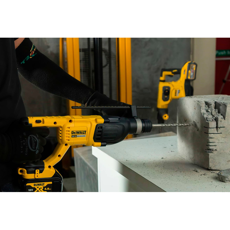 Перфоратор DeWALT DCH133N