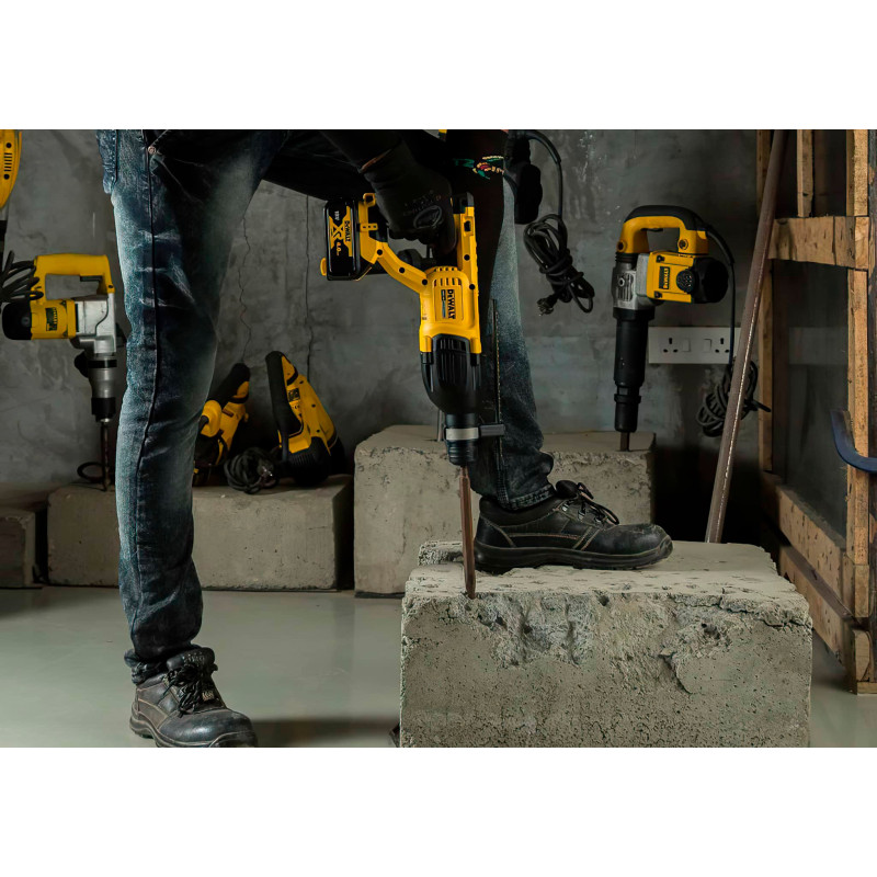 Перфоратор DeWALT DCH133N